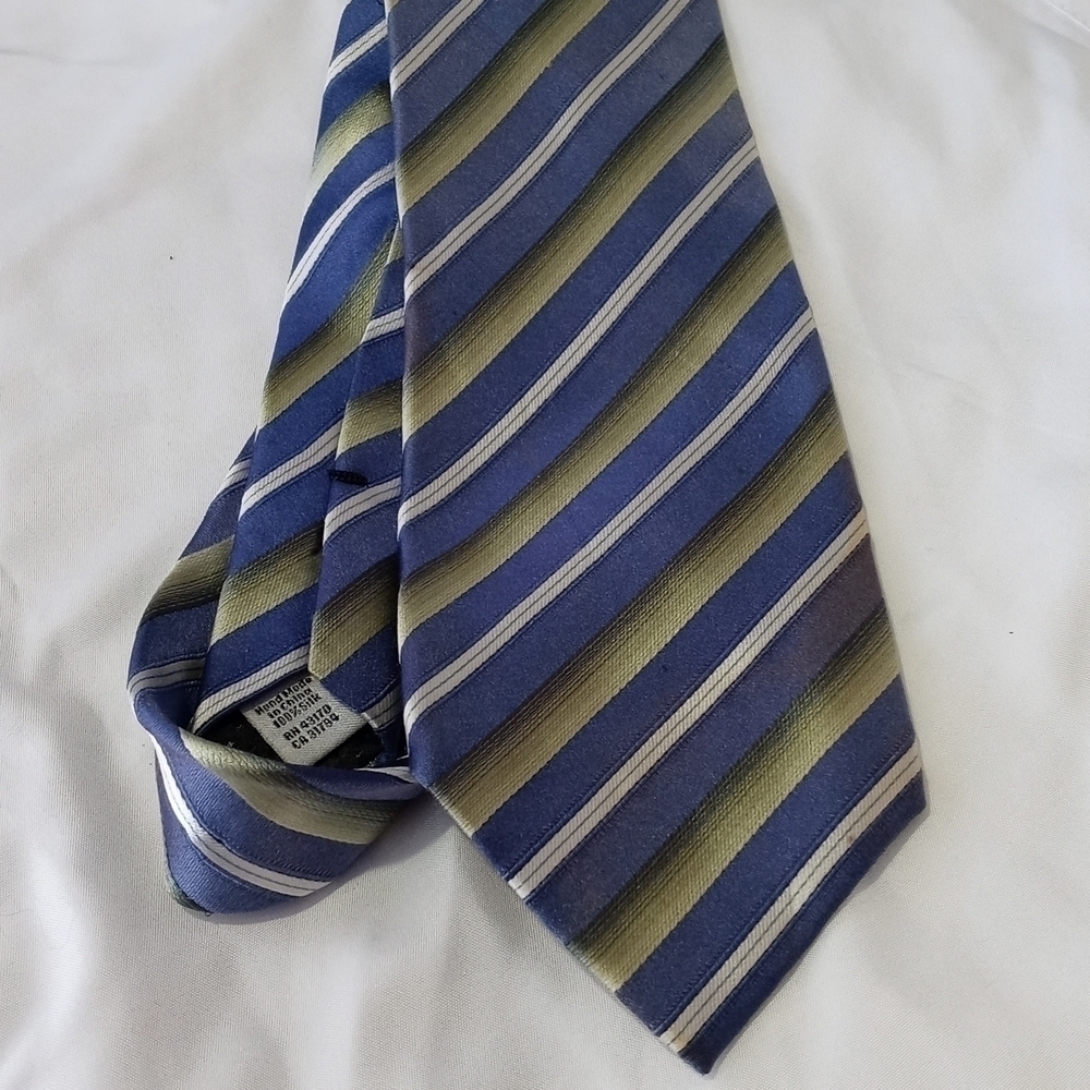 Geoffrey Breene tie 100% silk Blue & Green Classic Pattern